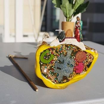 Amazon.co.jp: 死の聖母 全身に魔除け種子のサンタムエルテ像 YELLOW